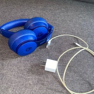 Beats by Dre Solo Pro Blue Wireless Headphones with Charger